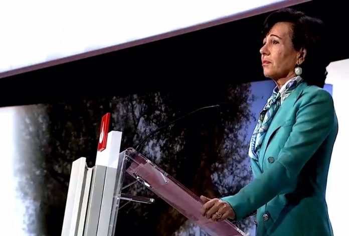 La presidenta de Banco Santander, Ana Patricia Botín, en la junta de accionistas celebrada en octubre de 2020.